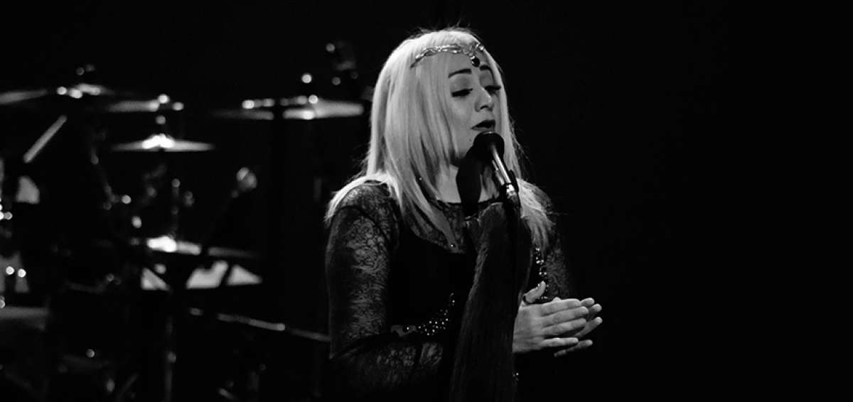 La cantante Mar&iacute;a Sol&oacute;rzano (Duan Marie) naci&oacute; en Apatzing&aacute;n (Michoac&aacute;n). Su banda hace una fusi&oacute;n con m&uacute;sica medieval y temas sobre hechicer&iacute;a.