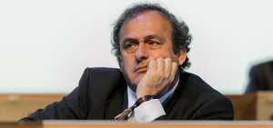 Platini quiere que la justicia francesa aclare qui&eacute;n le delat&oacute; en la FIFA
