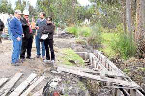 Los funcionarios recorrieron obras en marcha y en proceso en diversas comunidades. 