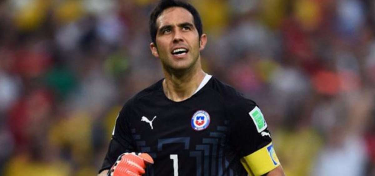 Claudio Bravo no jugar&aacute;  ante Paraguay y Bolivia