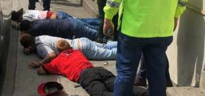 Polic&iacute;a detiene a banda que usaba falsos pasajeros para robar carros