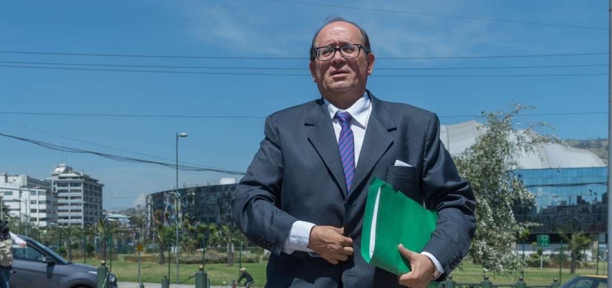 El abogado de Jorge Glas, durante declaraciones a medios de comunicaci&oacute;n.