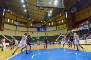 El cotejo tuvo lugar en el coliseo cerrado de los deportes, despu&eacute;s del encuentro entre Per&uacute; y Uruguay, siendo este &uacute;ltimo el ganador por 70 a 57 puntos.