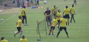 Los jugadores de Barcelona durante uno de los &uacute;ltimos entrenamientos en la cancha alterna del Monumental.
