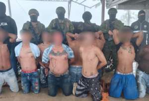 Presunto integrante de Los Choneros y 8 personas más fueron detenidas en Manabí