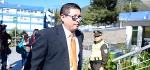 El fiscal Fabi&aacute;n Salazar ingres&oacute; a la  la Unidad de Criminal&iacute;stica, al norte de Quito.