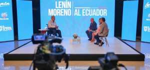 Presidente Len&iacute;n Moreno durante el conversatorio con periodistas.
