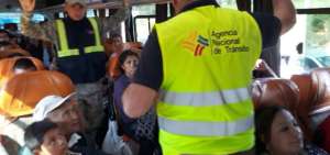 Personal del ANT realiza inspecciones en los buses interprovinciales.