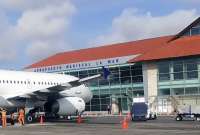 En la ciudad de Cuenca el aeropuerto Mariscal la Mar se encuentra cerca de cambiar su categoría para ser considerado internacional. 