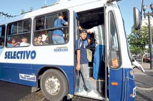 Los 3.300 buses urbanos que circulan en la ciudad dan trabajo a 7.000 personas, seg&uacute;n el gremio. Foto: Miguel Castro / El Tel&eacute;grafo