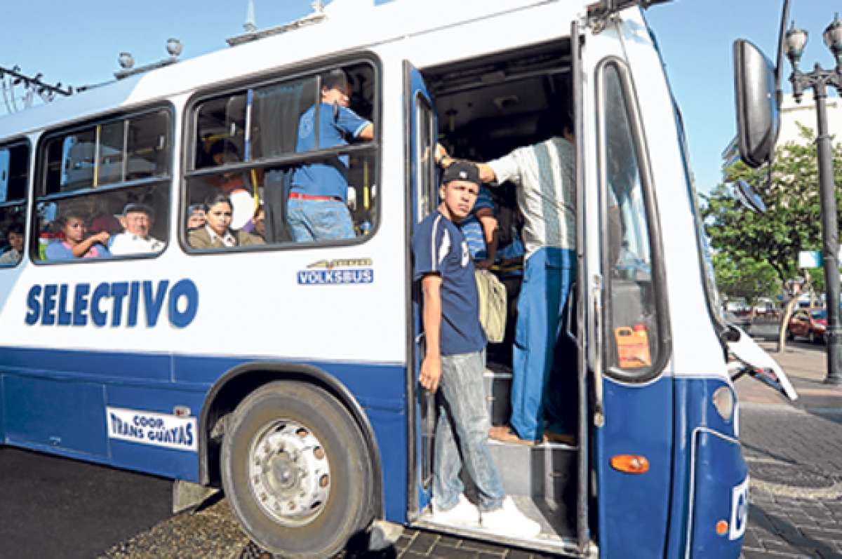 Los 3.300 buses urbanos que circulan en la ciudad dan trabajo a 7.000 personas, seg&uacute;n el gremio. Foto: Miguel Castro / El Tel&eacute;grafo