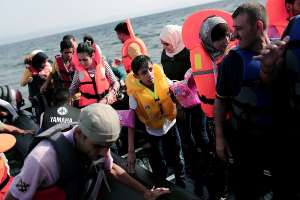La isla de Lesbos est&aacute; "a punto de explotar" por la presencia de 15.000 refugiados