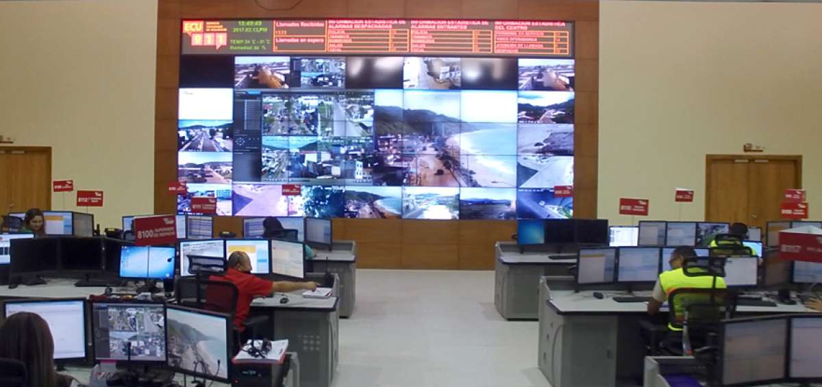 En las salas de monitoreo laboran 75 operadores 24/7. Desde ah&iacute; se coordinan las atenciones.