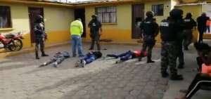 La Polic&iacute;a captur&oacute; a los presuntos delincuentes mediante un operativo horas despu&eacute;s del asalto.
