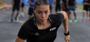 Melissa Borjas entrena a doble jornada con &aacute;rbitros hombres, en el Estadio Nacional de Tegucigalpa. 