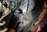 Explotan vehículo de empleado de remediación del socavón en Zaruma