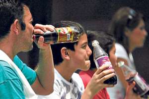 Una de las causas del sobrepeso y la obesidad es el desequilibrio energ&eacute;tico: m&aacute;s consumo de alimentos ricos en az&uacute;cares y pobres en nutrientes. Foto: Internet