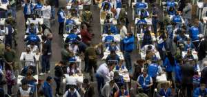 Observadores nacionales e internacionales, representantes de organizaciones y actores pol&iacute;ticos acudieron ayer al Coliseo Rumi&ntilde;ahui, en Quito, a verificar el proceso de recuento de votos solicitado al CNE por CREO-SUMA y Alianza PAIS.