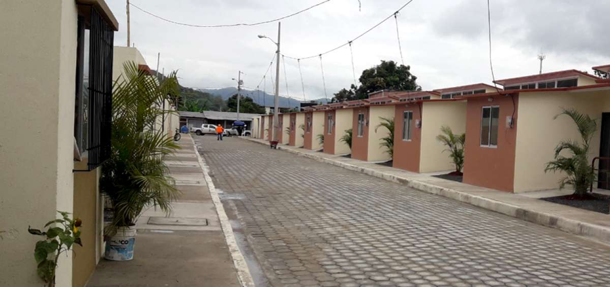 El programa &lsquo;Casa para todos&rsquo; entreg&oacute; en 11 villas sismoresistentes