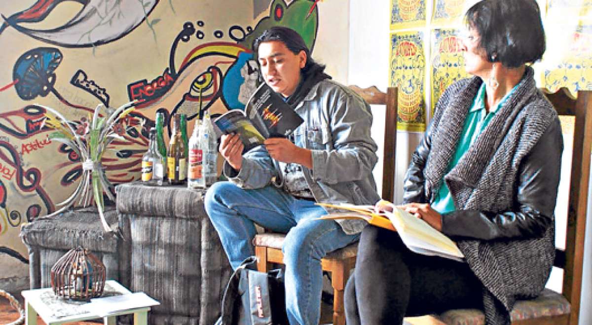 La Poes&iacute;a con sangre entra. El autor quite&ntilde;o presentar&aacute; su segundo poemario en Manta, a las 18:00 de hoy, en una charla con sus lectores, y Diego Rojas Arias. Foto: Archivo personal del autor 
