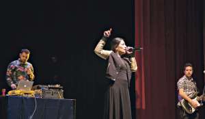 El espect&aacute;culo fue gratuito y dur&oacute; una hora. Los asistentes llenaron el teatro de la CCE con capacidad para 2.800 personas. Foto: Mario Egas / El Tel&eacute;grafo