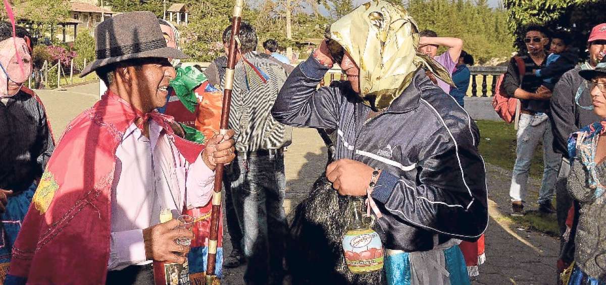 En fiestas populares y celebraciones nacionales, el consumo de bebidas alcoh&oacute;licas es grande. Muchos bebedores probaron su primera copa de licor a temprana edad, de mano de sus propios padres.