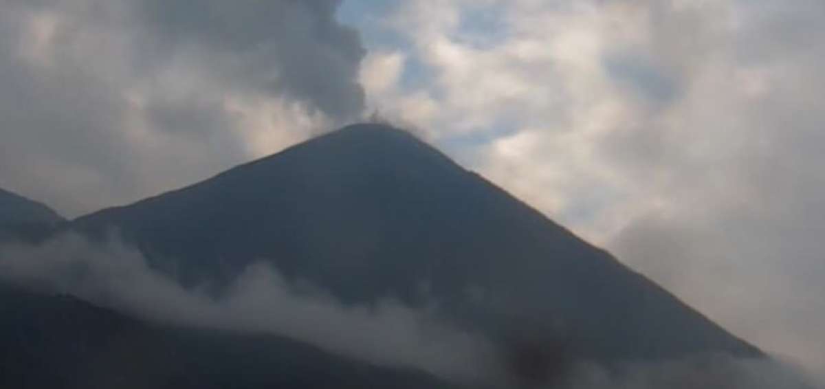 Emisiones de ceniza a alturas mayores a 600 metros en volc&aacute;n Reventador