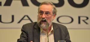 "La derecha entiende a la comunicaci&oacute;n y a los medios como un negocio"