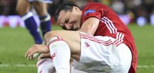 Ibrahimovic est&aacute; lejos de la retirada, asegura su cirujano