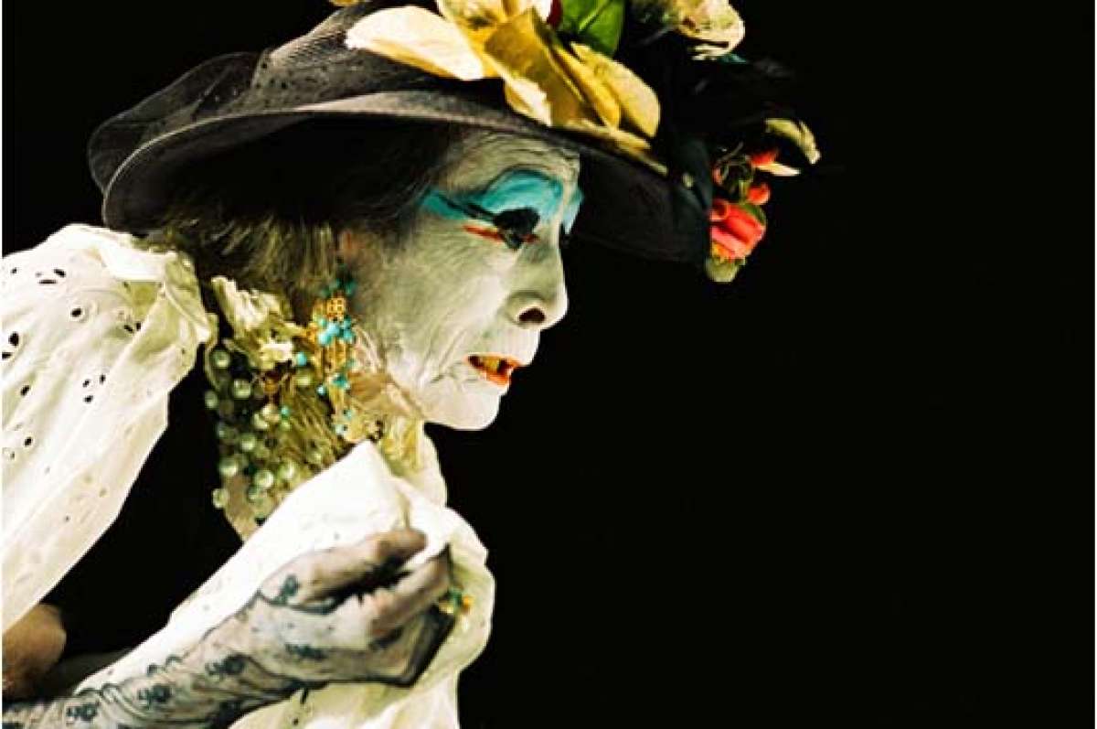 Danza butoh: o el arte de moverse entre la oscuridad y el silencio (Galer&iacute;a)