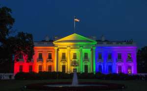 La Casa Blanca se torna multicolor, tras decisi&oacute;n de la Corte Suprema
