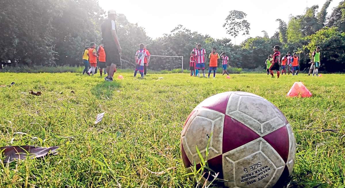 El equipo Atl&eacute;tico Junior, perteneciente al recinto Tres Postes, del cant&oacute;n Jujan, entrena en una hacienda del sector que cuenta con todas las comodidades. Foto: cortes&iacute;a
