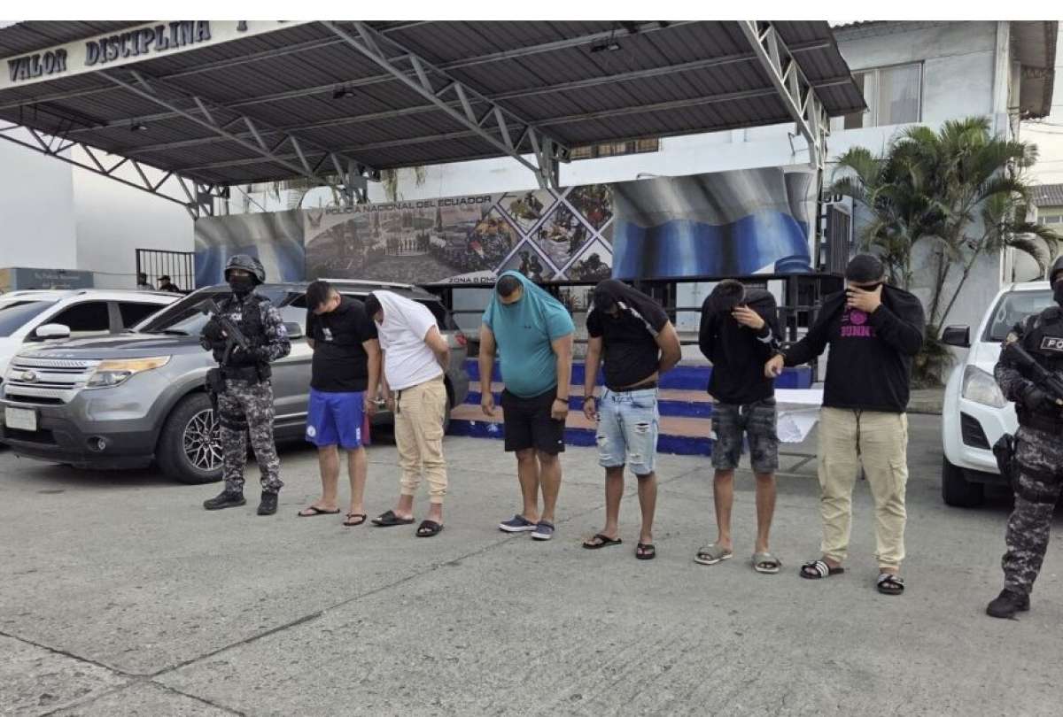 Operativo en aeropuerto de Guayaquil desarticula red de tráfico de armas vinculada a 'Los Lobos'