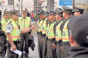 Los agentes del orden recibieron instrucciones del trabajo a realizar durante estos d&iacute;as. Foto: Jos&eacute; Luis LLivisaca│El Tel&eacute;grafo