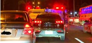 Los carros de Bomberos Samborond&oacute;n tuvieron problemas para avanzar debido al tr&aacute;fico.