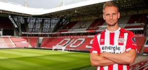 Siem de Jong firm&oacute; por un a&ntilde;o con el PSV Eindhoven, equipo donde jugar&aacute; junto a su hermano Luuk.