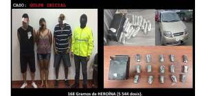 En el sur de Guayaquil fueron detenidas 3 personas que llevaban droga en un veh&iacute;culo.