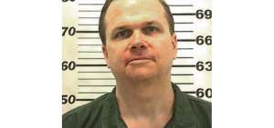 Mark Chapman, de 61 a&ntilde;os, fue condenado en 1981 a una pena de entre 20 a&ntilde;os de c&aacute;rcel y cadena perpetua.