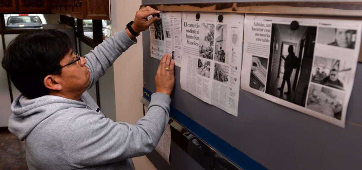 La mesa de editores de El Tiempo se ubica en una de las dos plantas del inmueble patrimonial. En ese espacio se realizan las reuniones diarias para abordar los temas que se publican en el impreso y en el portal web del rotativo azuayo.