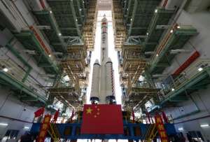 China logró el lanzamiento de una nave espacial a apoyo a los astronautas de la estación espacial. 