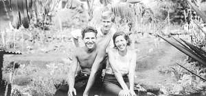 La Baronesa de Gal&aacute;pagos, Eloise Von Wagner, con sus amantes, Robert Philippson y Rudolf Lorenz, durante la sesi&oacute;n de fotograf&iacute;as que hizo el cineasta que los visit&oacute; en la isla, en 1932. Foto: Internet