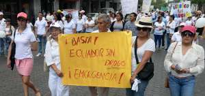 Los miembros de la Asociaci&oacute;n de Centros de Recuperaci&oacute;n de Adicciones del Guayas recorrieron la avenida 9 de Octubre.