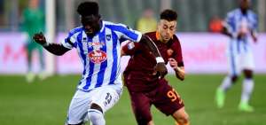 Sulley Muntari abandona la cancha tras escuchar gritos racistas