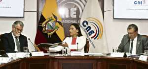 Diana Atamaint, presidenta del CNE.