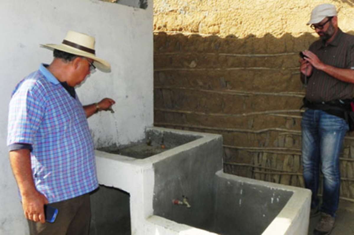 Los t&eacute;cnicos visitaron las viviendas beneficiadas y observaron el resultado de la inversi&oacute;n. Foto: Cortes&iacute;a 