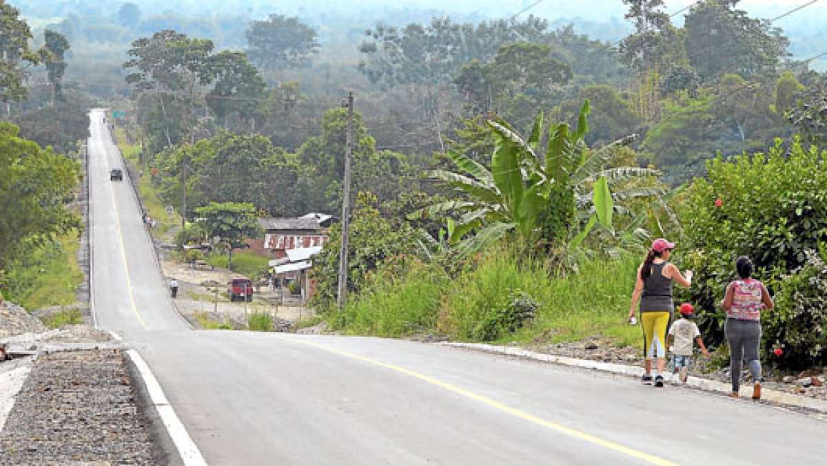 La nueva v&iacute;a tiene 2 carriles, 8 kil&oacute;metros de extensi&oacute;n y requiri&oacute; una inversi&oacute;n de $ 3,3 millones, inform&oacute; el MTOP. Foto: Jos&eacute; Mor&aacute;n | El Tel&eacute;grafo.