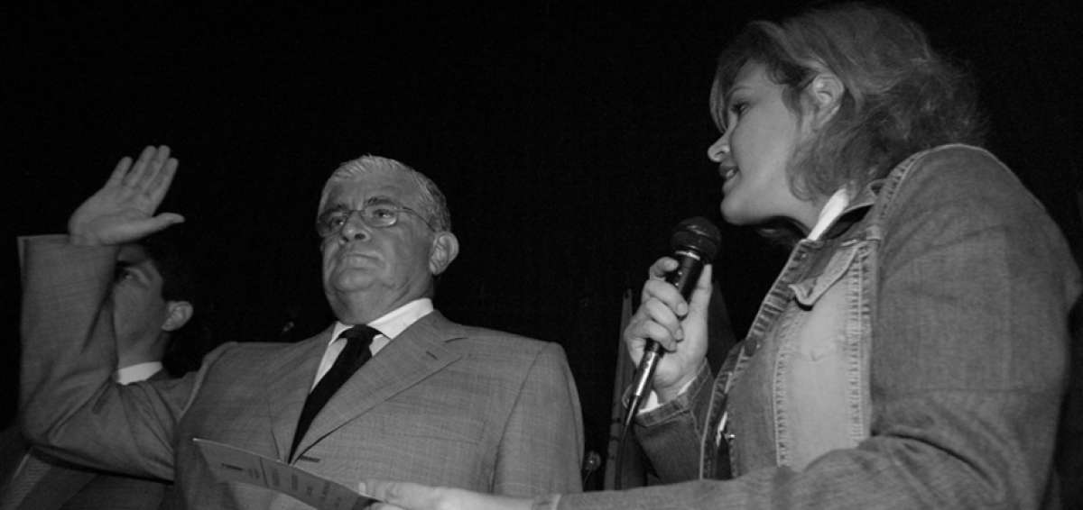 Alfredo Palacio es posesionado como presidente de la Rep&uacute;blica por la nueva titular del Congreso, Cynthia  Viteri, en Ciespal.