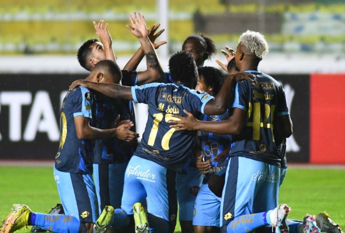 El Nacional goleó en su regreso a la Copa Libertadores.