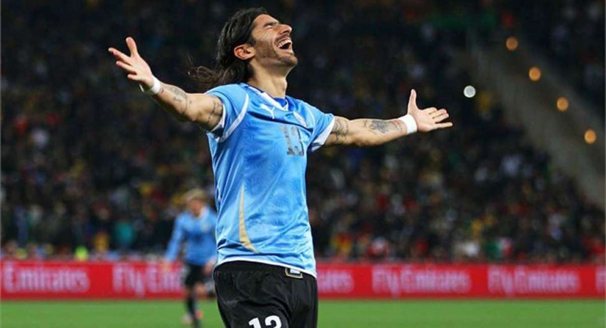 El &lsquo;Loco&rsquo; Abreu celebra el tanto de penal estilo &lsquo;picadita&rsquo; que le hizo a Ghana, en el Mundial de 2010. 