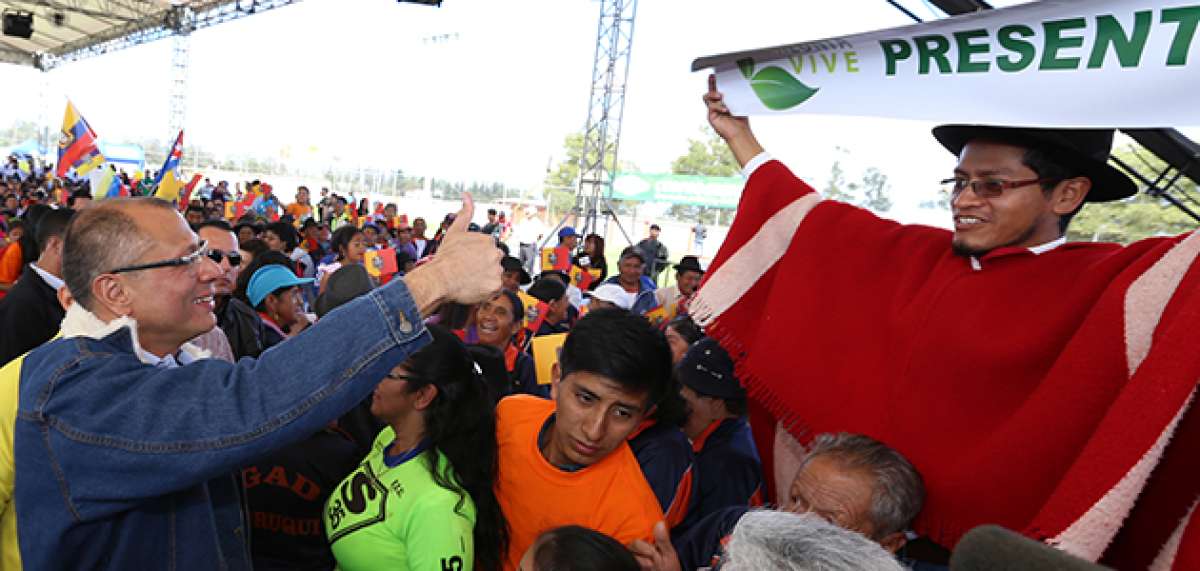 El vicepresidente de la Rep&uacute;blica, Jorge Glas, recibi&oacute; el respaldo de los ciudadanos en el Enlace Ciudadano 435 realizado en Yaruqu&iacute;, Pichincha. Foto: Cortes&iacute;a